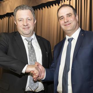Jacques Nicolet et Michaël Buffat lors du congrès de l'UDC Vaud à Villars-le-Terroir. [Keystone - Cyril Zingaro]