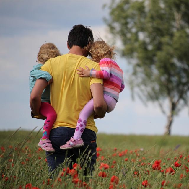 Faire moins d'enfants pour sauver la planète? [Unsplash - Juliane Liebermann]