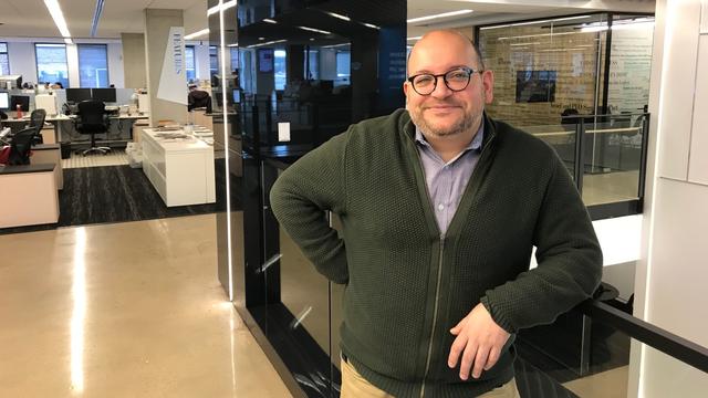 Jason Rezaian dans les bureaux du Washington Post. [RTS - Raphaël Grand]