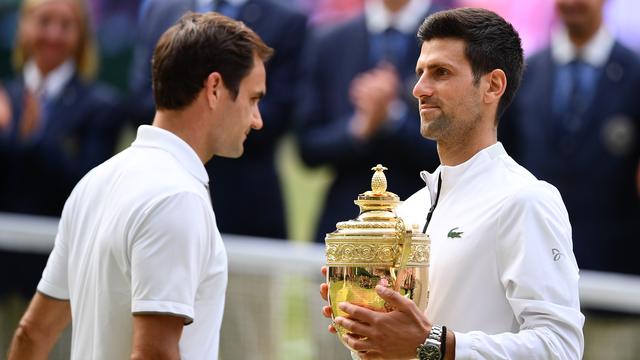 Roger Federer n'a pas masqué sa déception au cours de la remise du trophée. [Daniel Leal-Olivas]