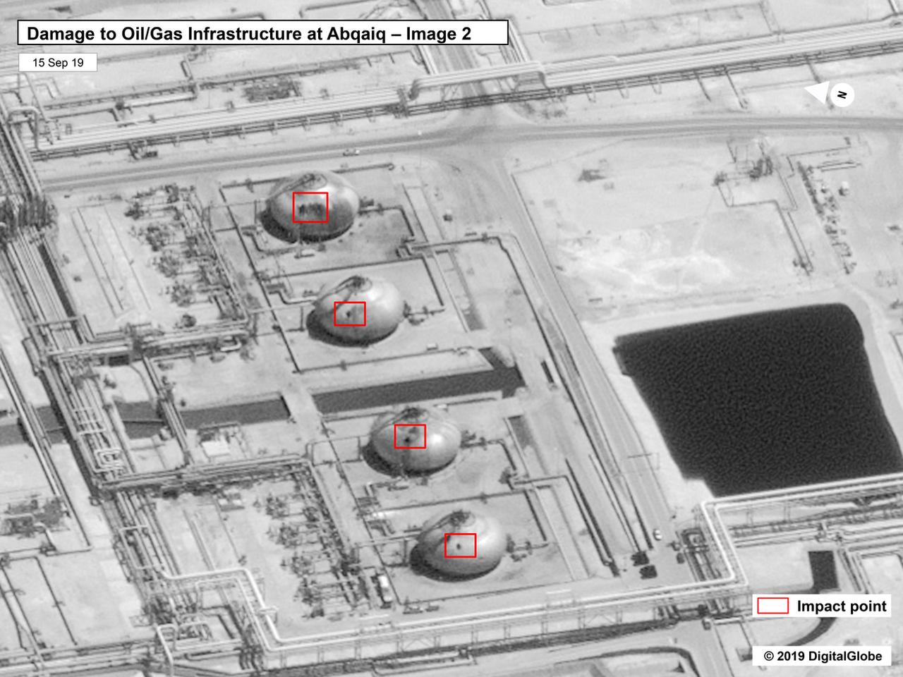 Les points d'impact sur les infrastructures d'Abqaiq (image 2, détail). [Keystone/Digital Globe via AP - U.S. Government]