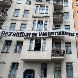 Les habitants de Berlin revendiquent le droit au logement. [EPA/Keystone - Felipe Trueba]