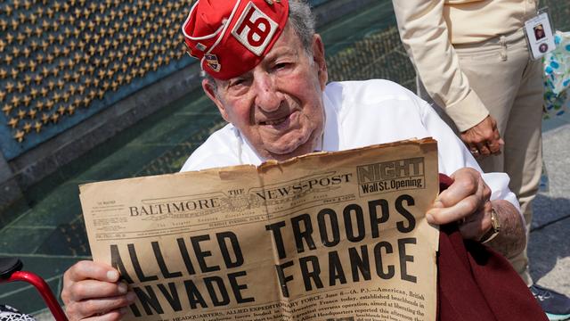 Robert Levine, 94 ans, du New Jersey, a fait partie du Débarquement en Normandie et a été prisonnier de guerre. [Reuters - Kevin Lamarque]