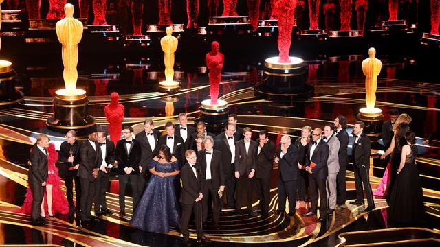 L'équipe de "Green book" au moment de recevoir l'Oscar du meilleur film. [AFP - Kevin Winter/Getty Images]