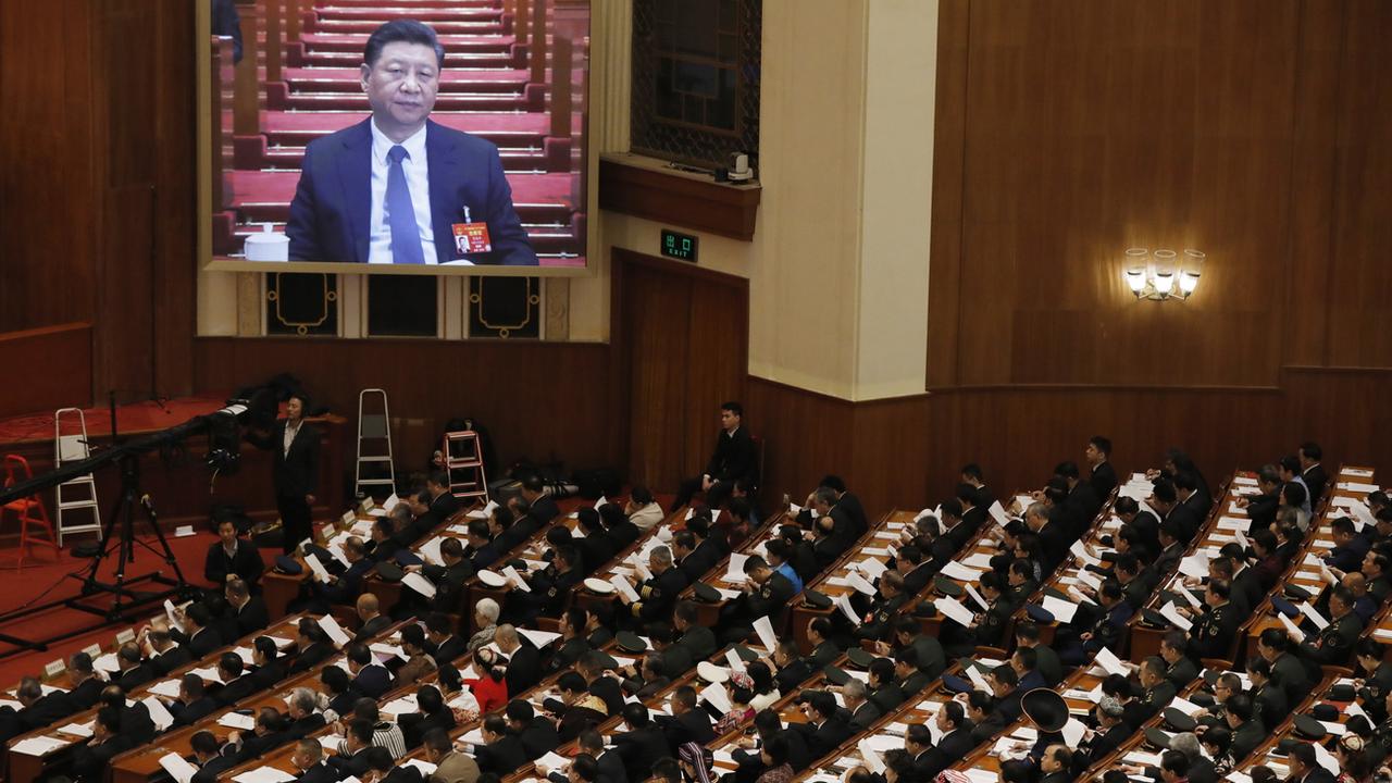 Le président chinois Xi Jinping lors de l'ouverture de la deuxième session du 13e Congrès National Populaire. [Keystone/ATS - Roman Pilipey]