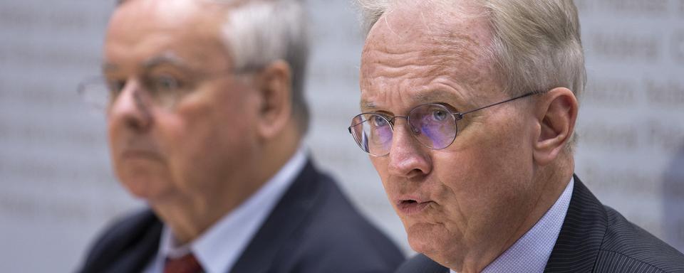 Hans-Ulrich Bigler (d.), directeur de l'USAM, et Jean-François Rime, président de l'USAM. [Keystone - Peter Klaunzer]