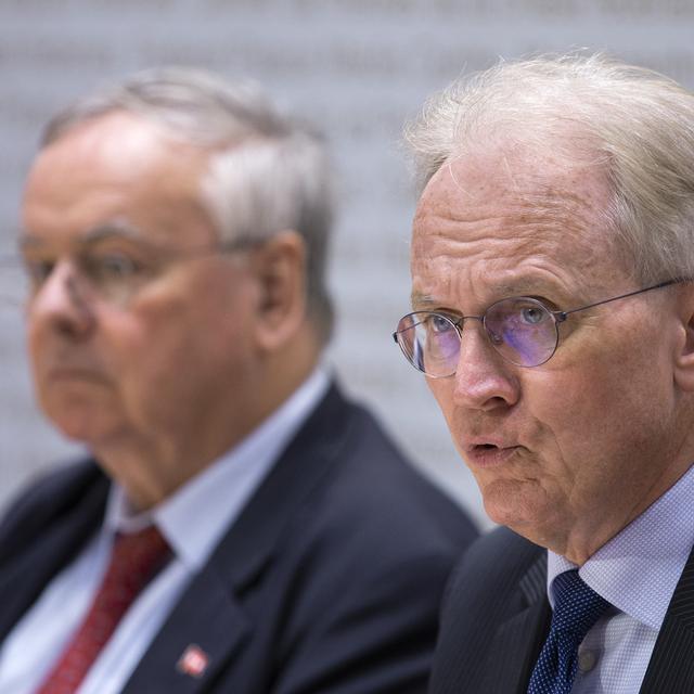 Hans-Ulrich Bigler (d.), directeur de l'USAM, et Jean-François Rime, président de l'USAM. [Keystone - Peter Klaunzer]