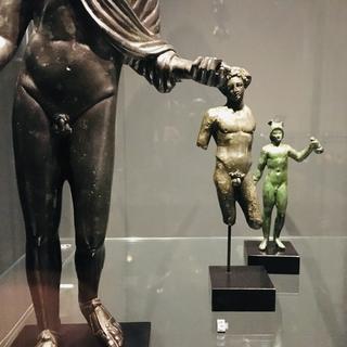 Statuettes d’Hermès au palais de Rumine à Lausanne. [RTS - Karine Vasarino]