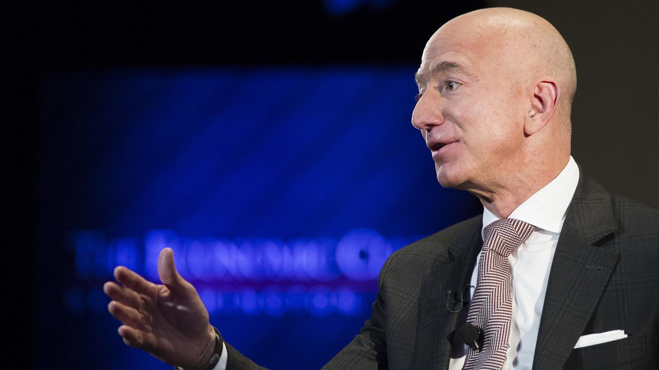 L'Américain Jeff Bezos, patron d'Amazon, a tout de même accru sa fortune. [Keystone/AP Photo - Cliff Owen]
