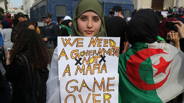 Les étudiants continuent de protester dans la rue en Algérie. [NurPhoto/ AFP - Billal Bensalem]