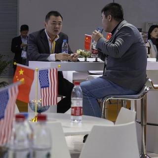 La Chine et les Etats-Unis se dirigent vers un accord pour apaiser leur conflit commercial. [AP Photo/Keystone - Ng Han Guan]