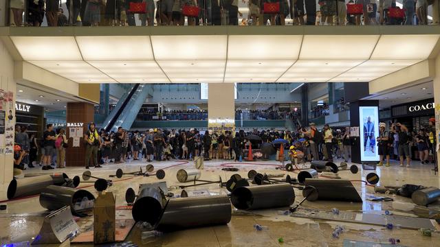 Des manifestants dans une station de métro à Hong Kong. [Keystone/AP Photo - Vincent Yu]