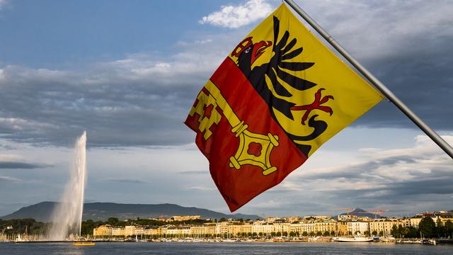 Le Jet d'eau, vu depuis la rade de Genève. [Keystone - Jean-Christophe Bott]