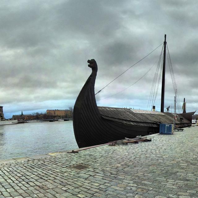 Réplique d'un drakkar viking dans le port de Stockholm. [flickr - Panoramas]