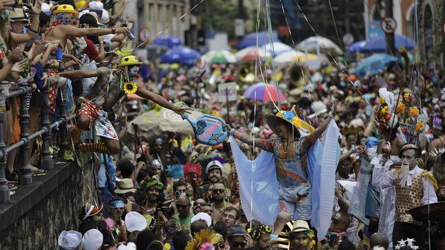 Le carnaval de Rio a débuté vendredi. [AP Photo/Keystone - Leo Correa]