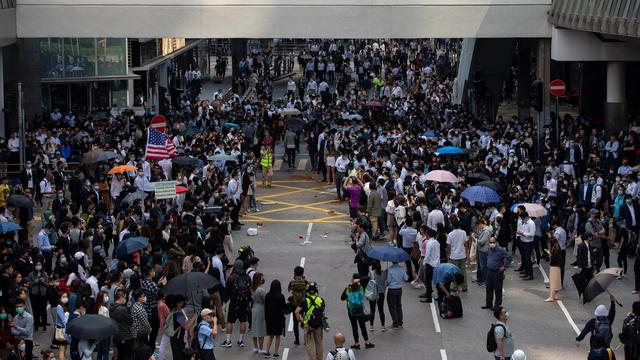 Des manifestants pro-démocratie dans les rues de Hong Kong, le 14 novembre 2019. [Keystone - Jérôme Favre]