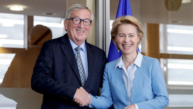 Jean-Claude Juncker et Ursula von der Leyen le 9 septembre 2019. [Keystone - EPA/Stephanie Lecocq]