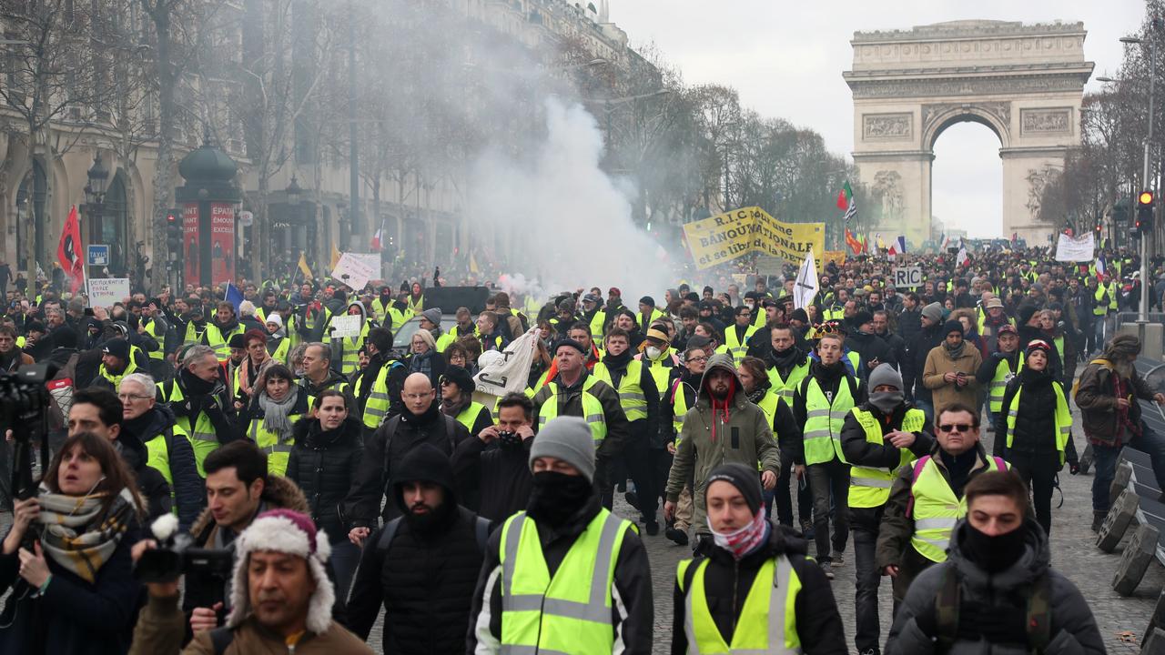 Des manifestants "gilets jaunes" près de l'Arc de Triomphe, le 9 février 2019 à Paris. [AFP - Zakaria Abdelkafi]