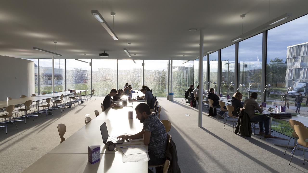 Certains étudiants de l'EPFL devront passer par un cours de mise à niveau. [Keystone - Gaetan Bally]