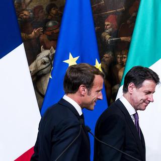 Une conférence de presse datée du 18 septembre a réuni le président français Emmanuel Macron et le premier ministre italien Giuseppe Conte. [EPA/Keystone - Angelo Carconi]