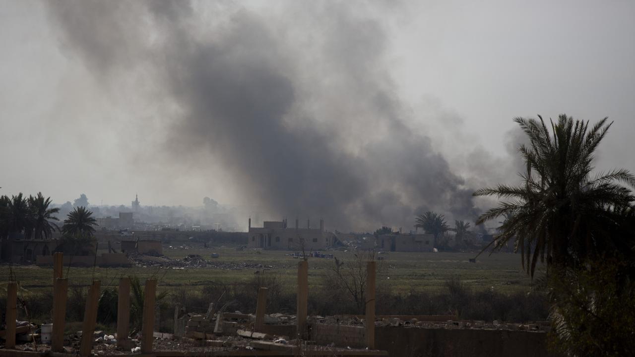 Les forces antidjihadistes bombardent la ville syrienne de Baghouz. [Keystone - AP Photo/Maya Alleruzzo]