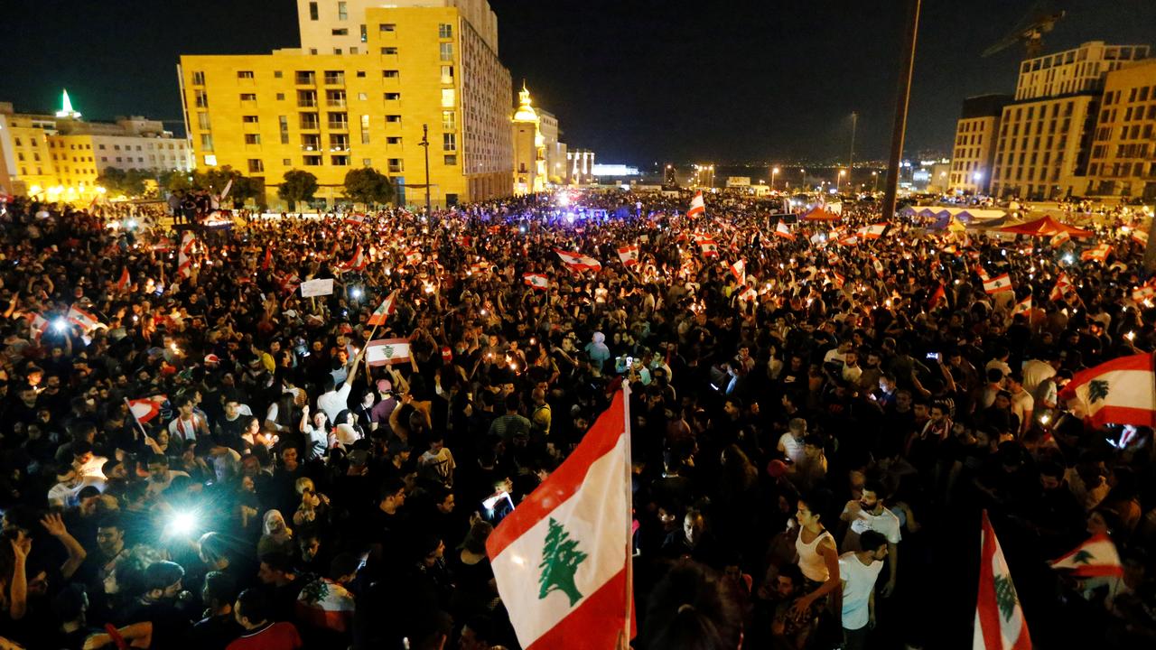 Ils étaient des dizaines de milliers samedi dans les rues de Beyrouth pour manifester contre la classe politique accusée de corruption. [Mohamed Azakir]
