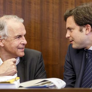Les conseillers administratifs genevois Rémy Pagani (Ensemble à gauche) et Guillaume Barazzone (PDC). [Keystone - Salvatore Di Nolfi]