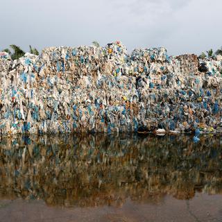 Les déchets plastiques auparavant exportés vers la Chine finissent désormais dans des pays d'Asie du Sud-Est comme ici en Malaisie. [Lai Seng Sin]