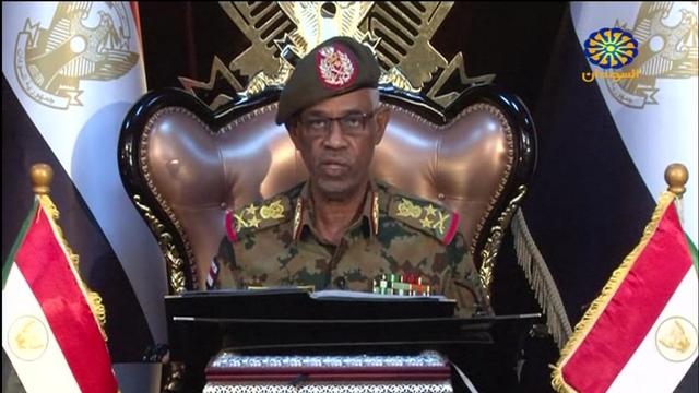 Le chef du Conseil militaire de transition au Soudan annonce sa démission. [AFP - Sudan TV]