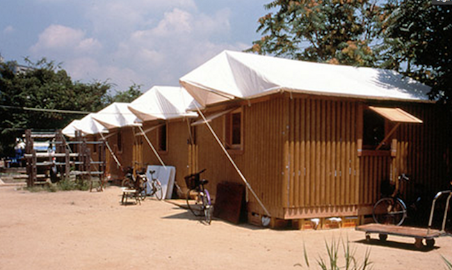 Habitats en carton réalisés à Kobe (1995) [Shigeru Ban Architects]