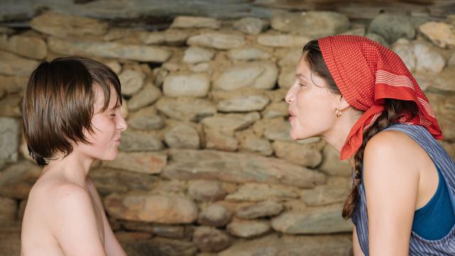 Une scène du Milieu de l'horizon, un film de Delphine Lehericey, avec Laetita Casta. [Crédit Photo Gjorgji Klincarov - © Box Productions & Entre Chien et Loup]