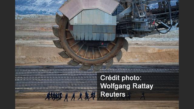 La police interrompt une manifestation dans la mine de Garzweiler en Allemagne. [Reuters - Wolfgang Rattay]