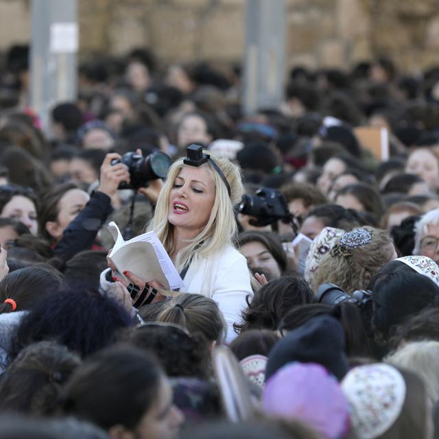 Des incidents violents sont survenus vendredi 8 mars au mur des Lamentations à Jérusalem: celles qu’on appelle Les femmes du mur se sont presque fait écharper par les ultraorthodoxes. [Keystone - Abir Sultan/ EPA]