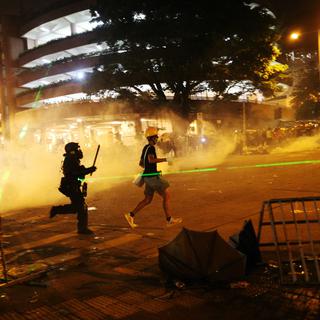 Les manifestations du 5 août à Hong Kong ont été émaillées de nombreuses situations violentes. [KEYSTONE/EPA - Jérôme Favre]
