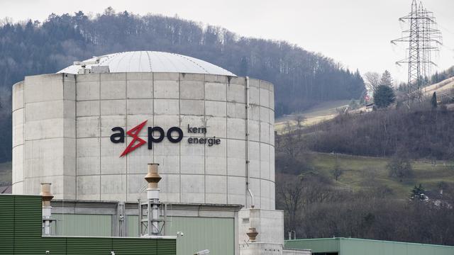 Le logo d'Axpo sur la centrale nucléaire de Beznau. [Keystone - Ennio Leanza]