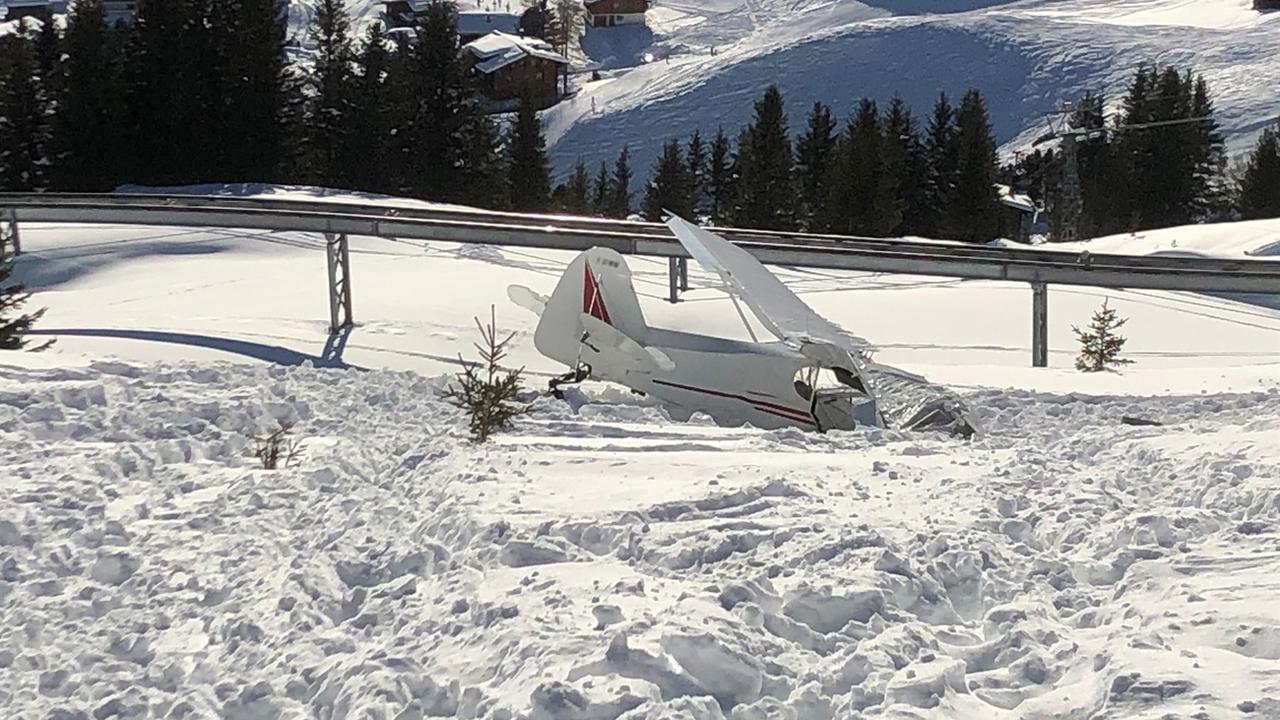 L'appareil s'est écrasé près de la station de Tschuggen (GR), aux abords des pistes de ski. [Keystone - Kantonspolizei Graubuenden]