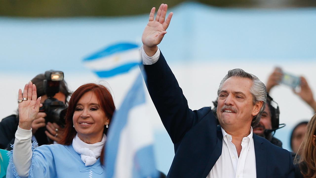 Le péroniste Alberto Fernandez se présente en duo avec l'ancienne présidente Cristina Kirchner. [EPA/Keystone - Juan Ignacio Roncoroni]