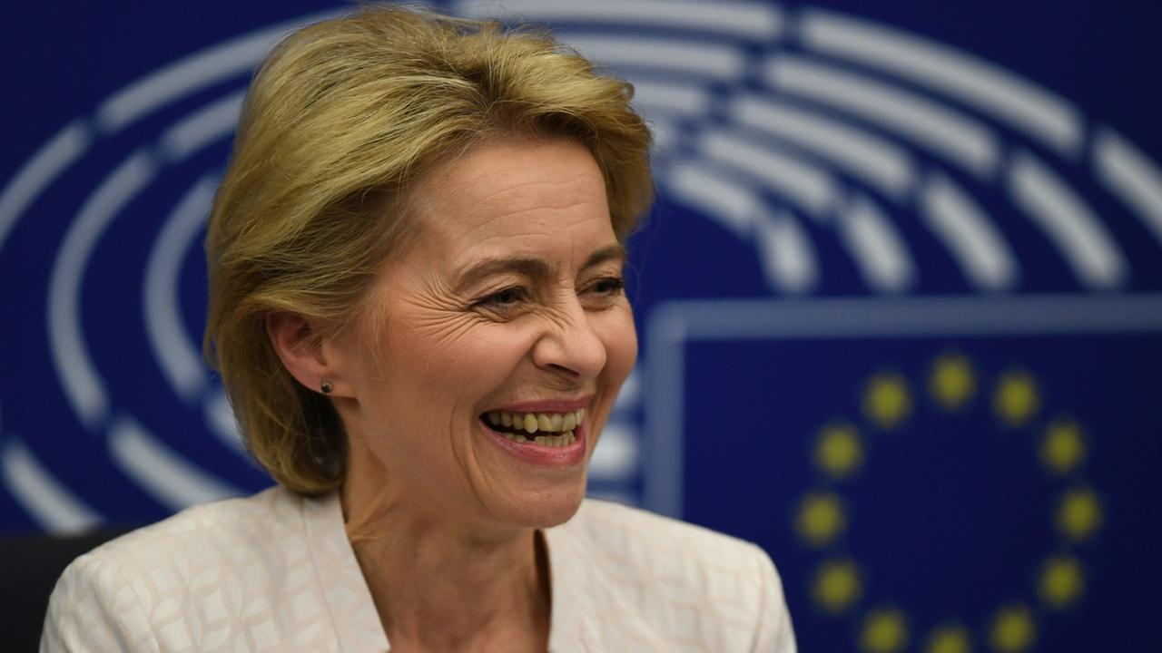 Ursula von der Leyen tout sourire après son élection à la tête de la Commission européenne. [EPA - Patrick Seeger]