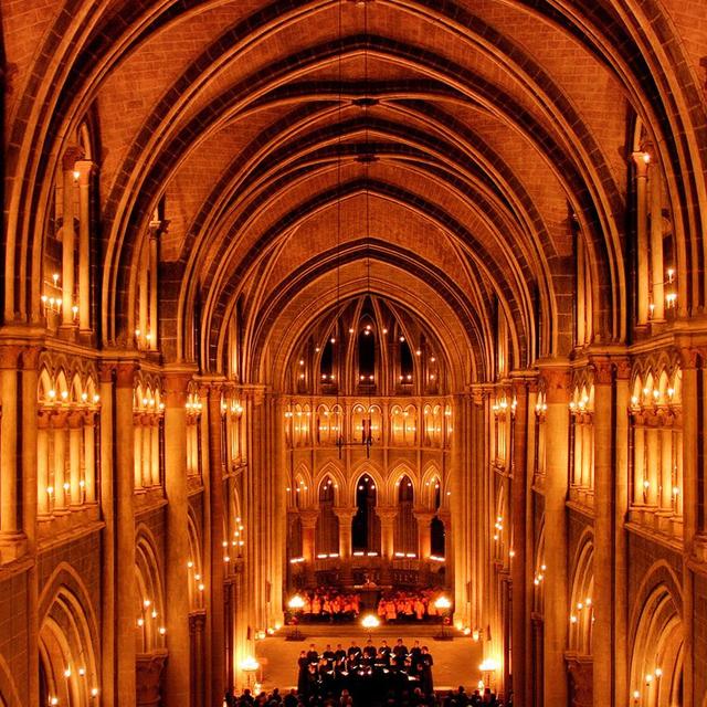 La cathédrale de Lausanne illuminée de 3'700 bougies. [Kalalumen]