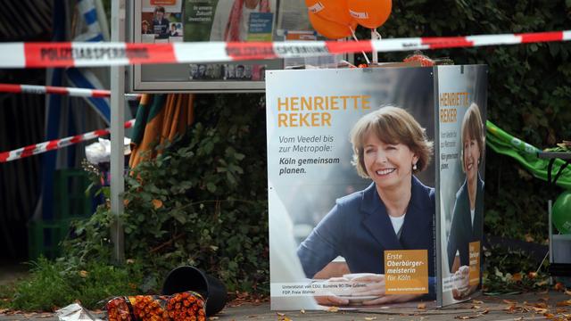 La maire de Cologne, Henriette Reker, avait déjà été attaquée en raison de ses positions pro-migrantes. [Keystone/AP - Oliver Berg]