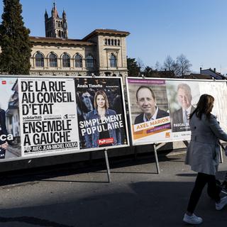 Des affiches des candidats à l'élection complémentaire au Conseil d'Etat vaudois. [Keystone - Jean-Christophe Bott]