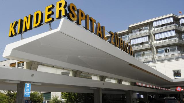 L'entrée du Kinderspital de Zurich. [Keystone - Steffen Schmidt]