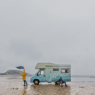 James Stenhouse, Gemma Paintin et leur camping car sur la route du projet Oh Europa. [oheuropa.com - Paul Blakemore]