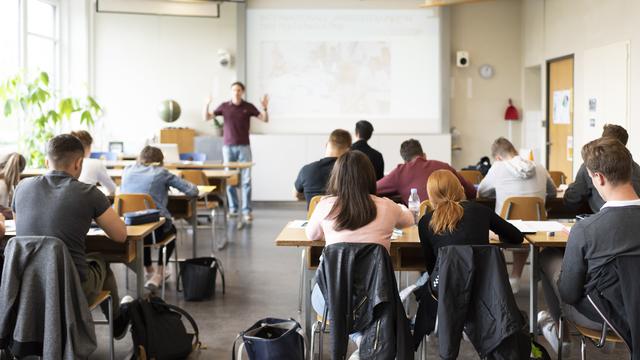 Des élèves dans une école (image d'illustration). [Keystone - Christian Beutler]