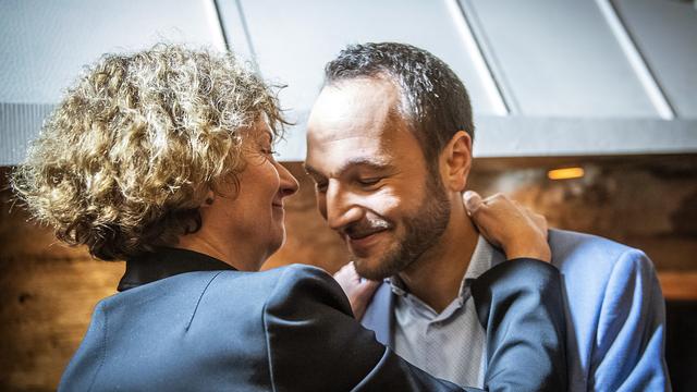 Marianne Maret et Mathias Reynard ce dimanche à Sion lors du 2e tour de l'élection Fédérale au Conseil des Etats. [Keystone - Olivier Maire]