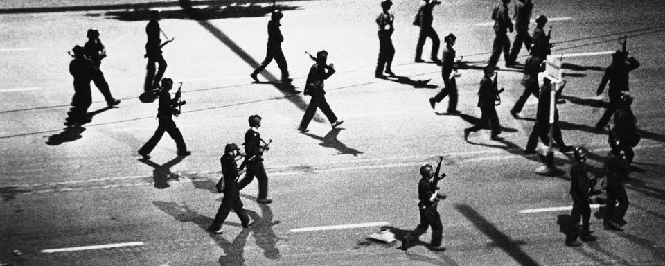 Des soldats dans les rues de Pékin le 5 juin 1989. [AP Photo/Keystone]