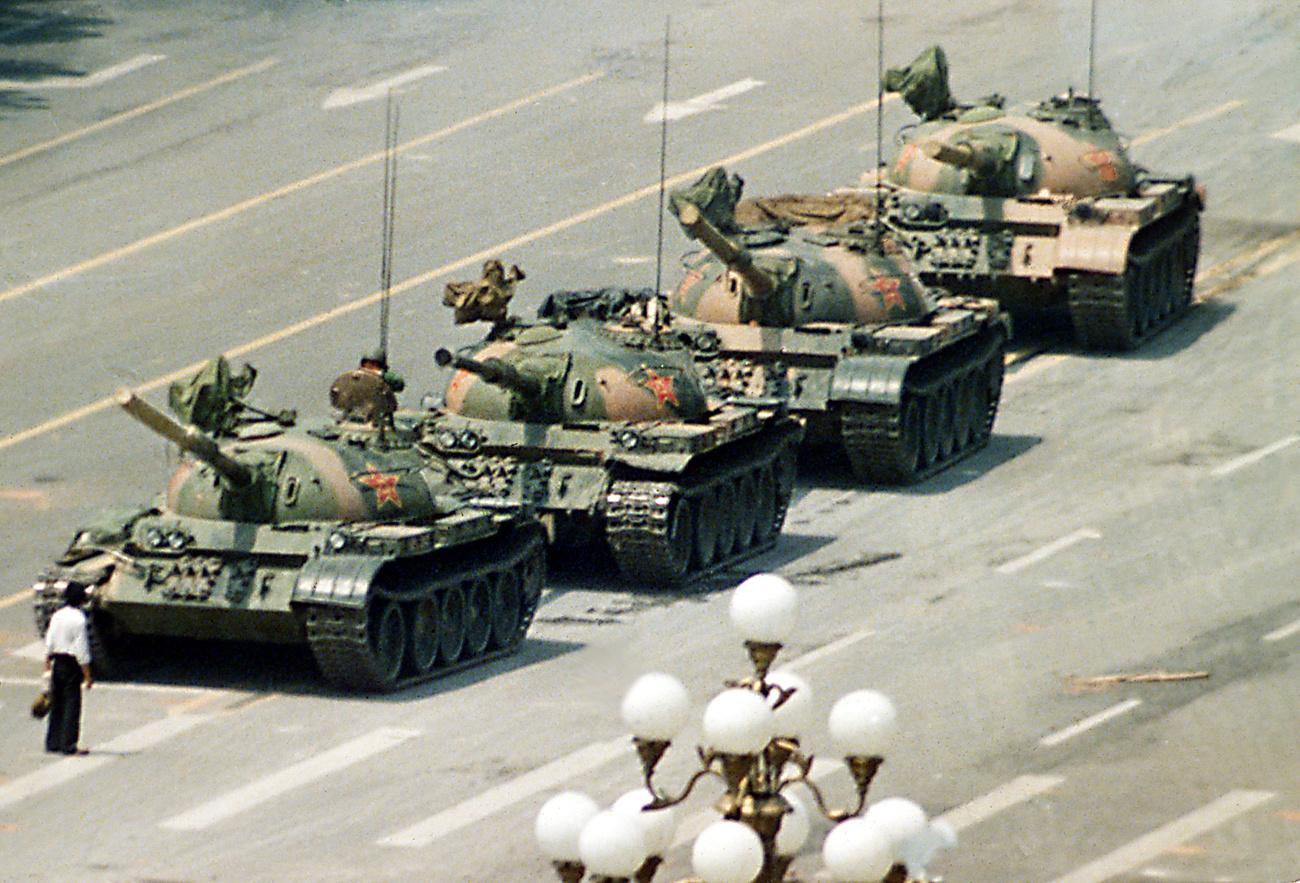 Cette photo prise le 5 juin 1989 est devenue le symbole de Tian'anmen. [Keystone - Jeff Widener]
