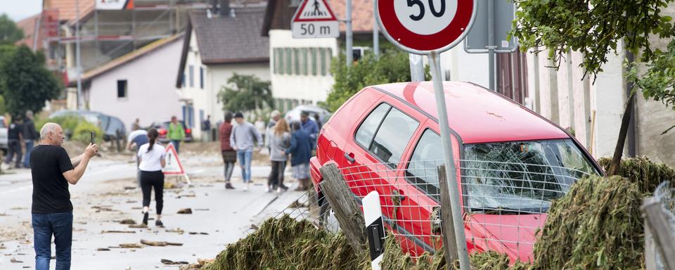 La vague générée par les orages a tout emporté sur son passage. [Keystone - Laurent Gillieron]