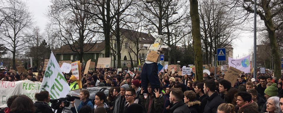 Manifestation pour le climat à Lausanne le 15 mars 2018. [RTS - Sarah Clément]