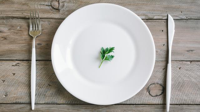 Vue d'une assiette vide. [Fotolia - mizina]